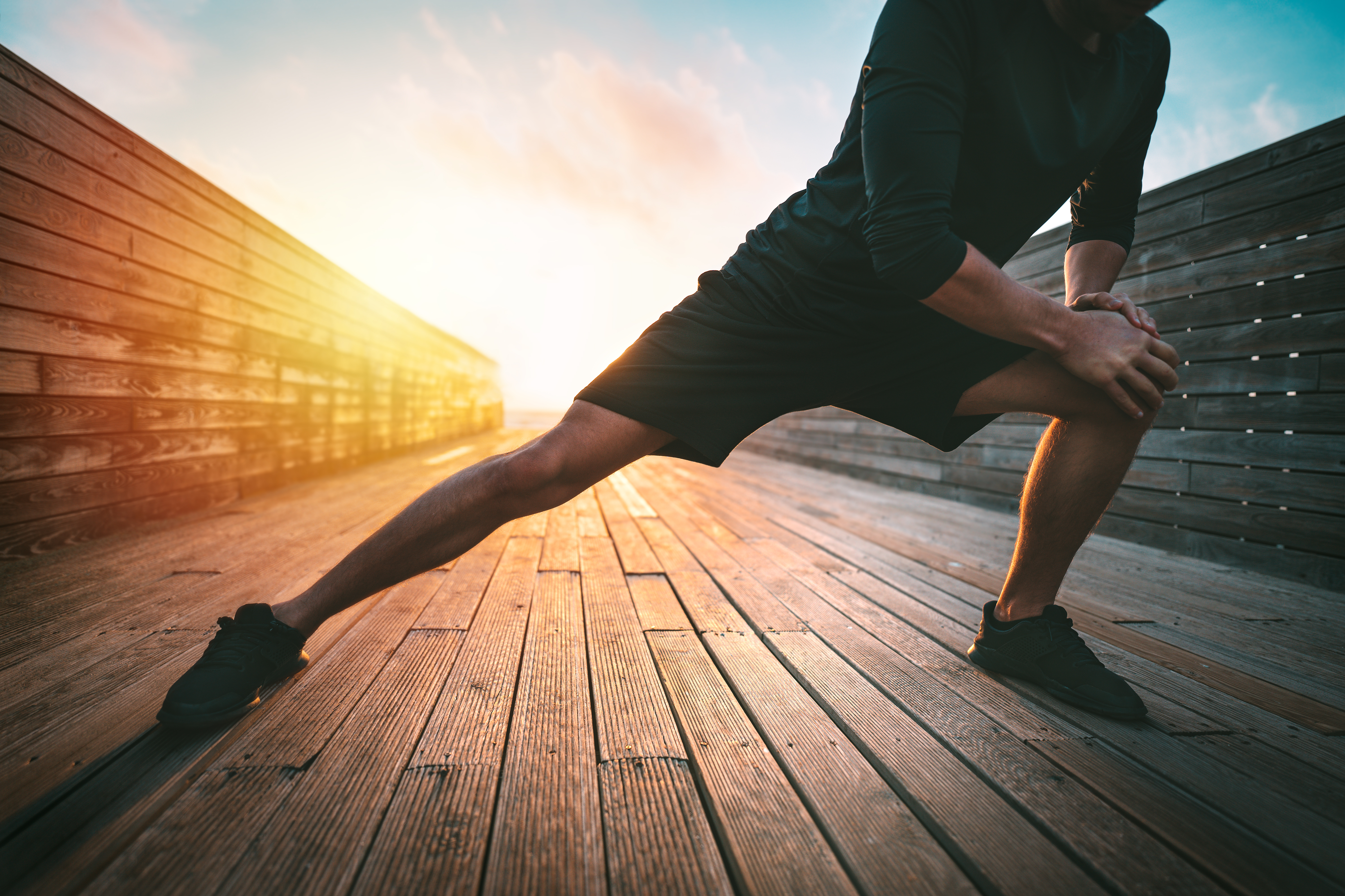 Deportista con dolor por tirón en la ingle o distensión de aductores